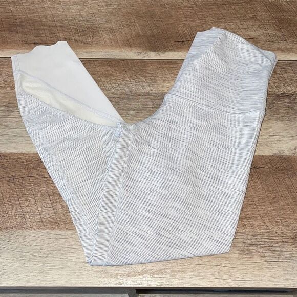 Lululemon Wunder Under Crop II Roll Down Scallop Gray Special Edition Size 2 Gra - Picture 4 of 10